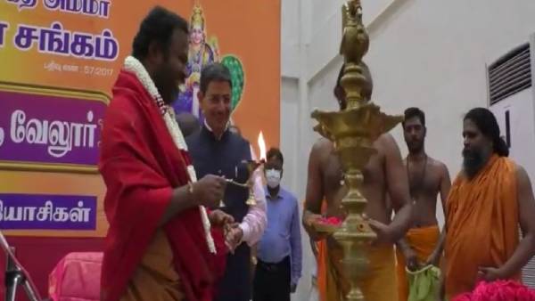 நதிகளை வணங்க வேண்டும்