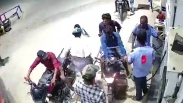 கையில் ஆயுதம்..ஹோட்டல்,பெட்ரோல் பங்க்,டாஸ்மாக் கடைகளில் மிரட்டிய கும்பல்..கொத்தாக அள்ளிய போலீஸ் 