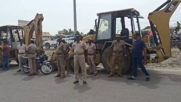 இடிக்க உத்தரவு