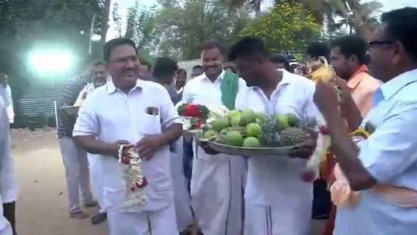 உற்சாக வரவேற்பு