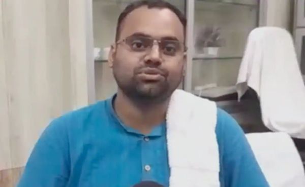 பாடம் கற்க வராத மாணவர்கள்