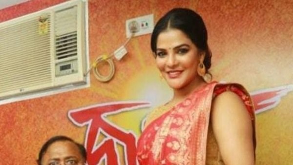 அள்ள அள்ள பணம்.. ‘மணி பேங்க்’ நடிகையின் வீடுகள்- இன்னொரு வீட்டிலும் தோண்டித் துருவும் அமலாக்கத்துறை! | ED raids another flat linked to Arpita mukherjee