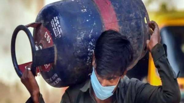 Cylinder Rate cut: 19-Kg Commercial Cylinder Becomes More Cheaper around India Cylinder Rate cut: 19-Kg Commercial Cylinder Becomes More Cheaper around India
