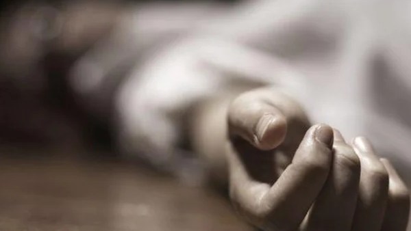 அடுத்த ஷாக்.. திருவள்ளூர் பள்ளி விடுதியில் பிளஸ் 2 மாணவி தூக்குப்போட்டு தற்கொலை.. மக்கள் சாலை மறியல்