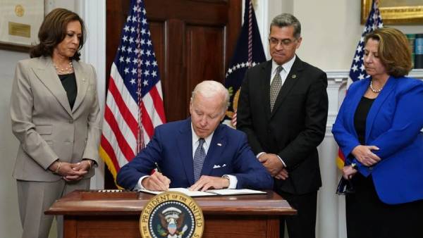  இது விடாத போல இருக்கே! பைடனையும் வைத்து செய்த டெலிபிராம்டர்.. அதிபர் மாளிகை தந்த வினோத விளக்கம்