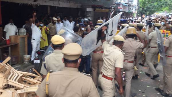 கலாவரகாடான ராயப்பேட்டை! கூப்பிடு தூரம் தான்..45 நிமிடமாய் எட்டி பார்க்காத போலீஸ்! குழம்பி போன இபிஎஸ்