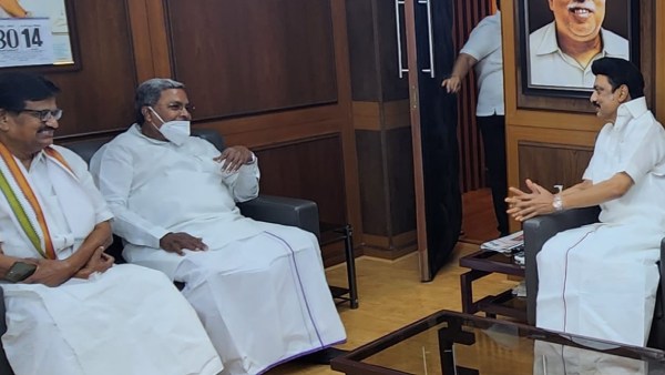 அடடா.. எல்லைகளை தாண்டிய வரவேற்பு! விடுதலை சிறுத்தை, காங்கிரஸ் செயலால் பூரித்து போன சித்தராமையா! 