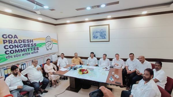 கோவாவில் புதிய திருப்பம்! செங்குத்து பிளவில் இருந்து தப்பியது காங்... 10 எம்.எல்.ஏ.க்கள் ரிட்டர்ன்! 