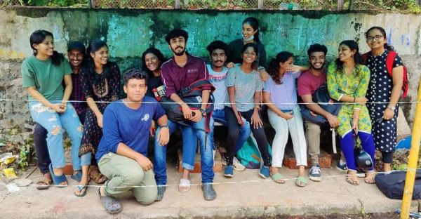 லேப்டாப் போராட்டம் என்றால் என்ன? கேரள மாணவர்களால் திடீர் பரபரப்பு.. பின்னணி என்ன? 