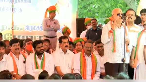 தமிழ்நாட்டில் ஆட்சிக் கவிழ்ப்பு