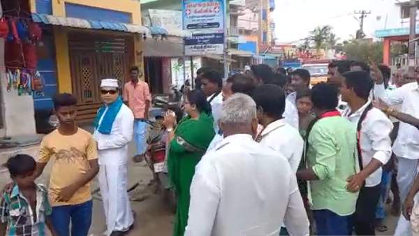 தென்னை மர சின்னம்