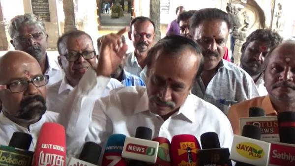 டிஜிபியை செயல்படவிடாமல் தடுக்கின்றனர்