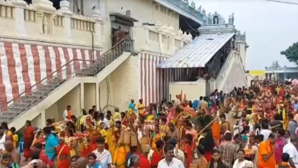பக்தர்கள் தரிசனம்