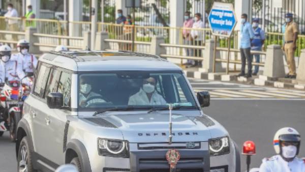 சாலையில் நின்ற இமாம் சாஹிப் குடும்பம்! வேனை நிறுத்திய முதல்வர் ஸ்டாலின்! குளித்தலையில் நெகிழ்ச்சி! 