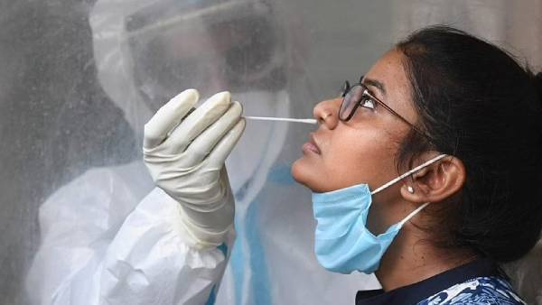 ஏறுது.. இறங்குது.. இந்தியாவில் இன்று சற்று குறைந்த கொரோனா பாதிப்பு 