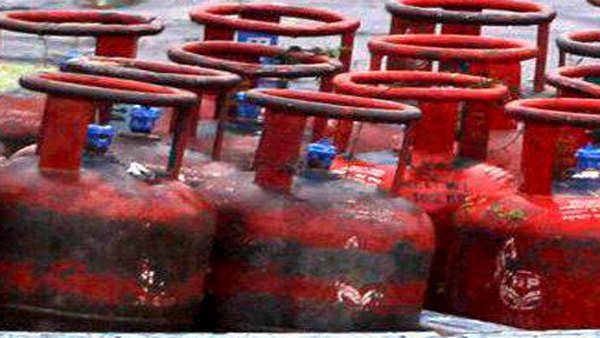 19 கிலோ சிலிண்டர் விலை குறைப்பு