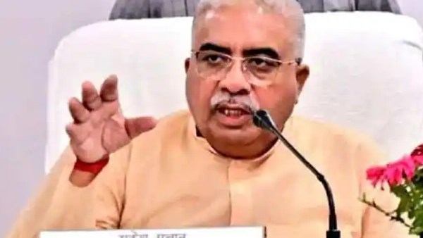 குற்றவாளி.. தீர்ப்பு வந்ததும் கோர்டில் இருந்து எஸ்கேப் ஆன பாஜக அமைச்சர்.. உ.பியில் விசித்திர சம்பவம்