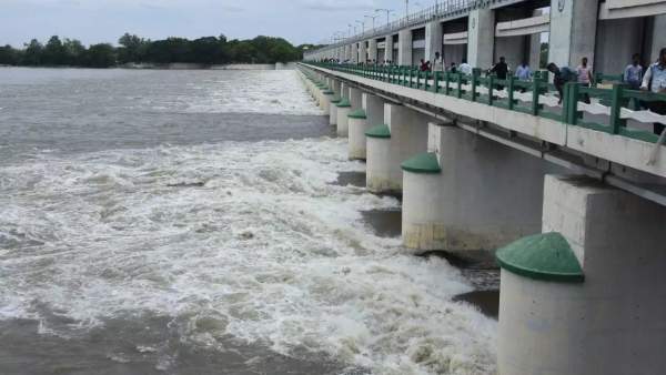 கொள்ளிடத்தில் வெள்ளம்..சிதம்பரத்தில் தண்ணீரில் தத்தளிக்கும் கிராமங்கள் - மூழ்கிய பயிர்கள் 