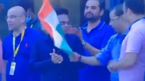 தேசியக் கொடியை வாங்க மறுத்த ஜெய் ஷா.. எழுந்த விமர்சனங்கள்! “மேட்டரே வேற..” ஆதரவாக வரும் பாஜகவி,ஜெய் ஷானர்