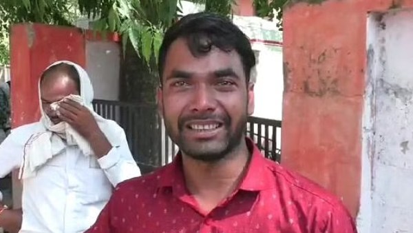 250 ரூபாய் பீஸ் சார்.. கட்டலன்னு ஆசிரியர் அடிச்சே கொன்னுட்டாரு! கதறி அழும் பள்ளி மாணவனின் உறவினர்கள்