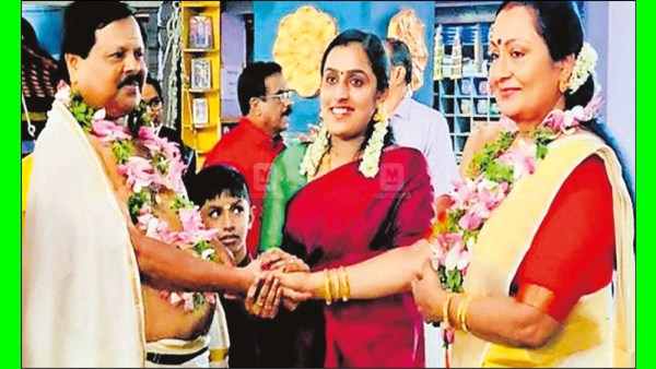 வாட்டிய தனிமை.. பெண்ணுக்கு வயது 59.. மாப்பிள்ளைக்கு 63.. தாய்க்கு 2வது திருமணம் செய்த மகள்.. ஆஹா!