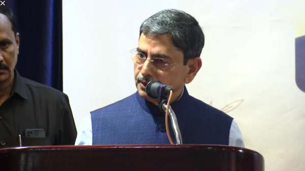 ஆரோவில் அறக்கட்டளை தலைவர் பதவி