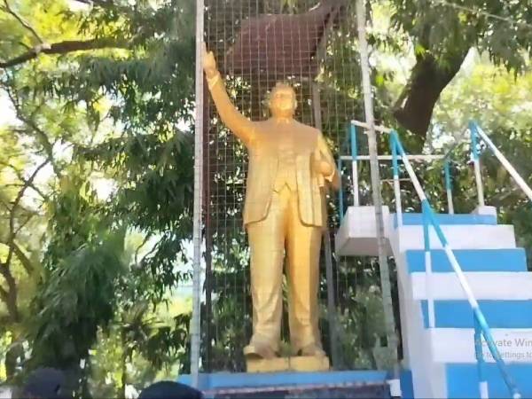 அம்பேத்கர் சிலை