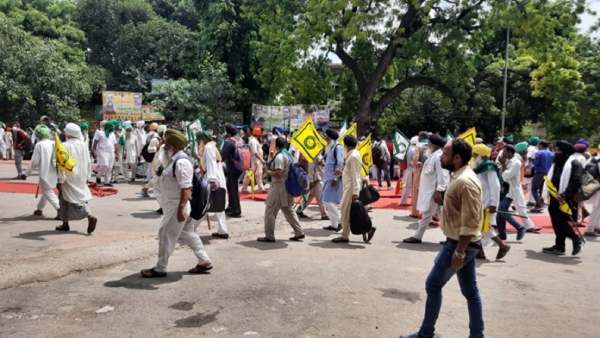 மீண்டும் போர்க்களமானடெல்லி: ஜந்தர் மந்தரில் விவசாயிகள் போராட்டம்- எல்லைகளில் போலீஸ் படை குவிப்பு 