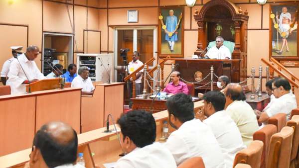 கடும் வாக்குவாதம்