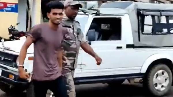 சிரித்துக் கொண்டே