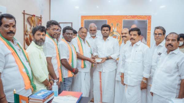 மேலும் ஒரு கவுன்சிலர்