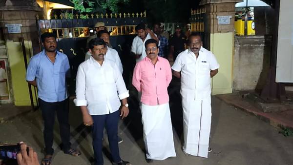 சரவணன் மீது புகார்