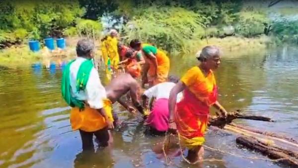 ஊர்மக்கள் அமைத்த தற்காலிக பாலம்
