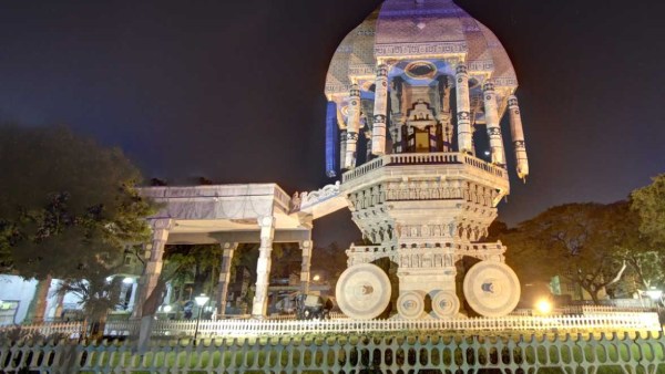 383-ம் ஆண்டில் சென்னை.. முக்கிய பூங்காக்களில் ‘செல்ஃபி பூத்கள்’.. எலியட்ஸ் கடற்கரையில் கொண்டாட்டம் 