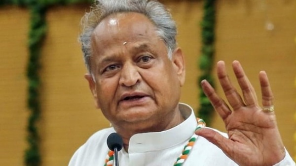 அசோக் கெலாட்டை புகழ்ந்த மோடி