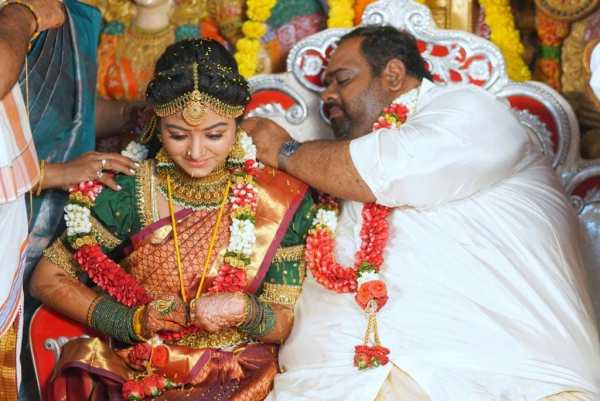 வியப்பை கொடுத்த திடீர் திருமணம்