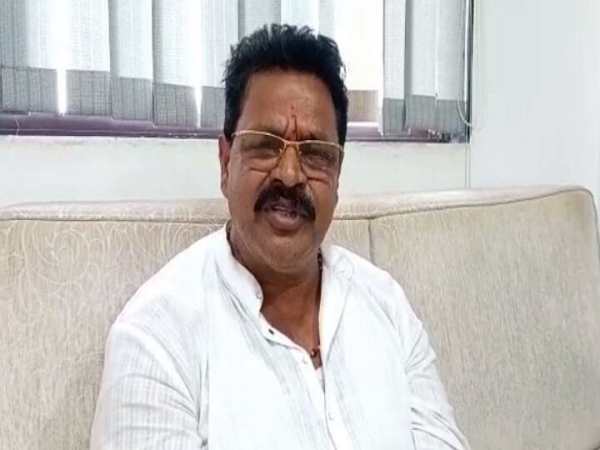 சட்டத்துறை அமைச்சரால் சர்ச்சை