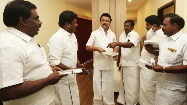 பெண் நிர்வாகி தொடர்ந்த வழக்கு