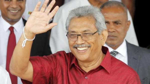 நாடு திரும்பினார்