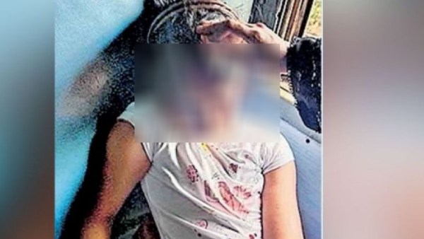 Girl gets Injured when some miscreants pelting stone on train in Kerala Girl gets Injured when some miscreants pelting stone on train in Kerala