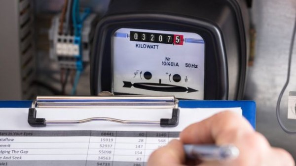  தமிழகத்தில் இனி ஒவ்வொரு ஆண்டும் உயரும் மின் கட்டணம்? ஆண்டுதோறும் 6% வரை உயர்த்த அனுமதி