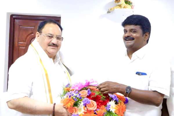 பாஜக தயவை நாடும் மாஜிகள்