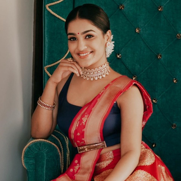 நடிகை சானியா ஐயப்பன் வீடியோ