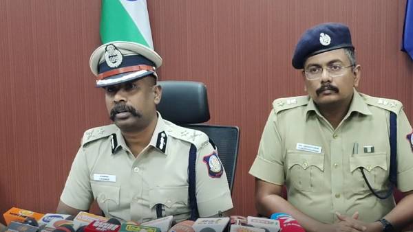 ஒரே நபர்கள் தான்