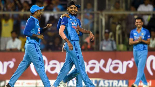 3 விக்கெட்டுகள்