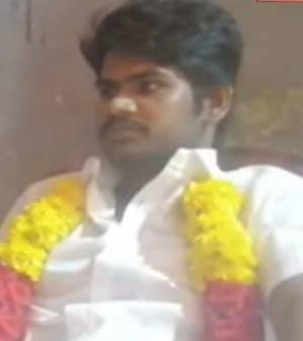 அடித்து இழுத்துச் சென்ற பெற்றோர்..