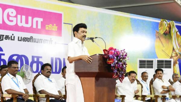 மேடைக்கு வரும்போதே