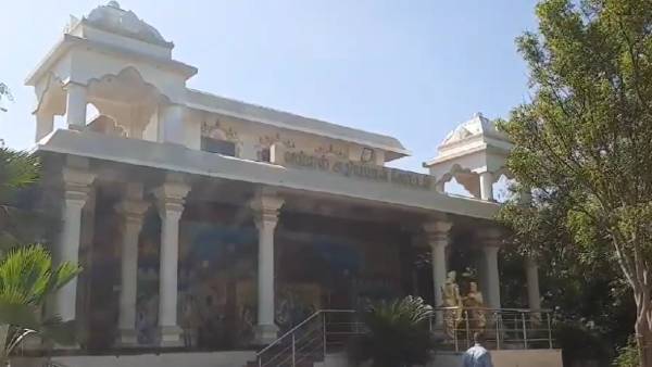 நூலகத்துக்கு அடிக்கல்