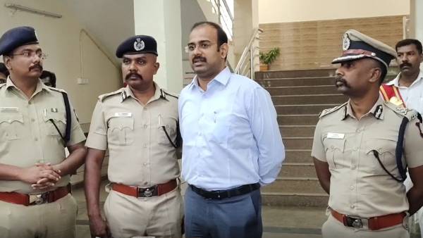 பொய் தகவல்கள்