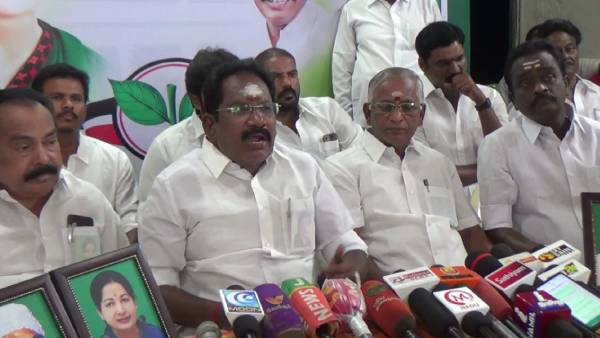 மாங்கா பறிச்சிட்டு இருந்தாரா?